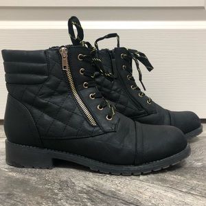 Women’s Combat Boots with Pocket